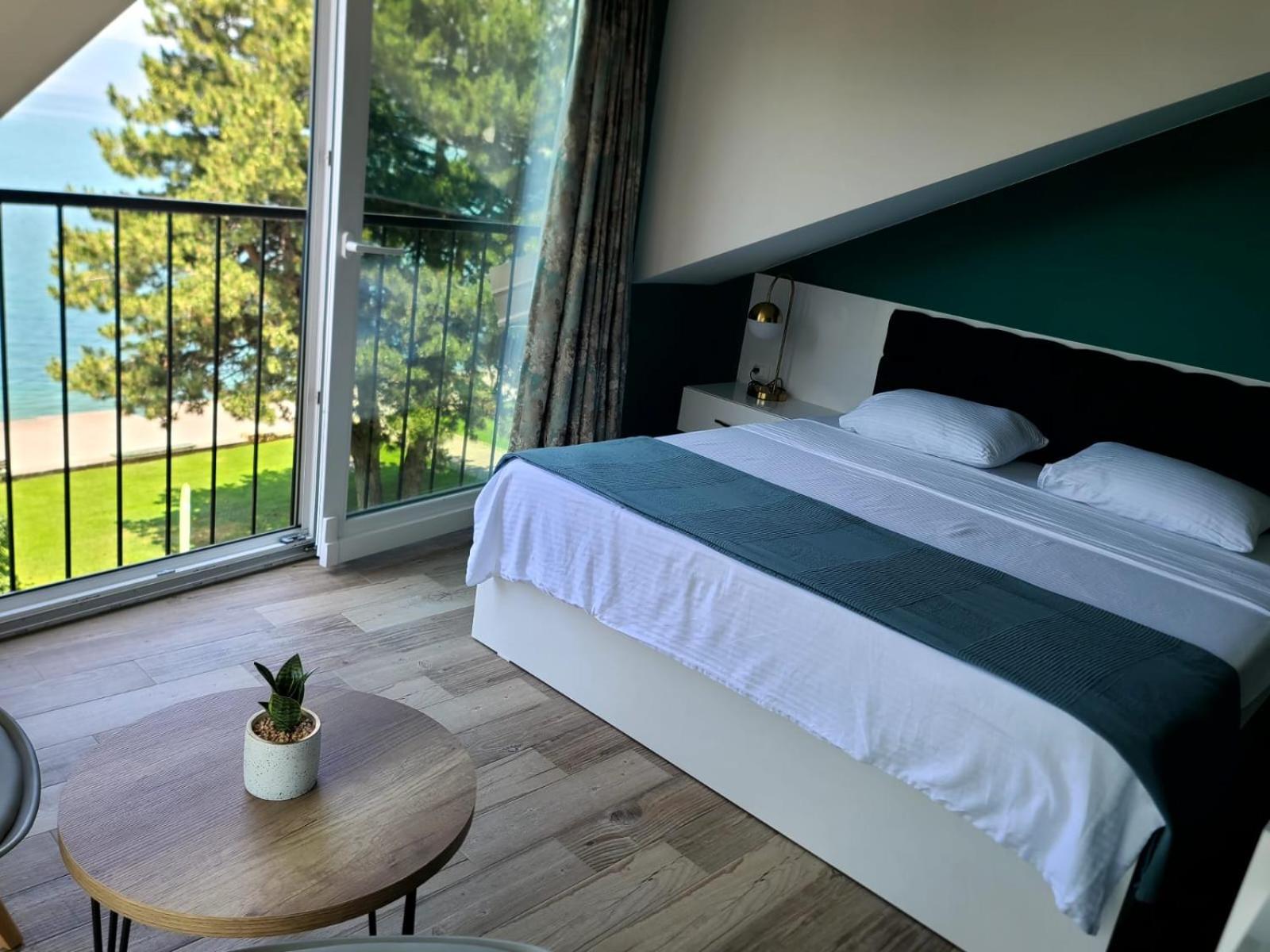 Pier 82 Apartments Ohrid Bilik gambar